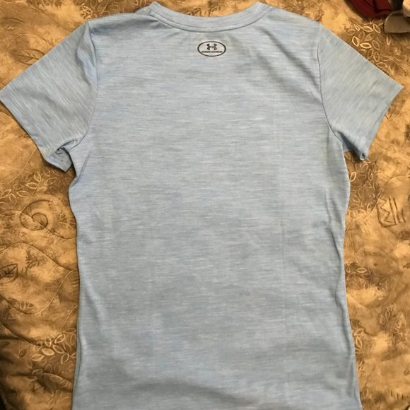NWOT Under Armour t shirt - Picture 2 of 7